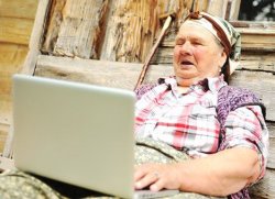 Чиновники хотят развивать интернет за счет пенсионеров